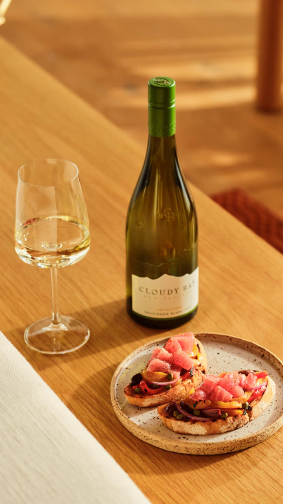 tuna bruschetta with sauvignon blanc