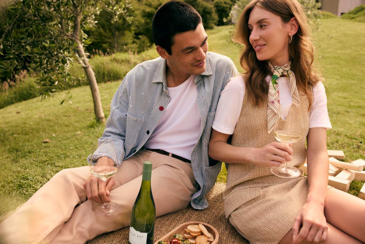 couple-enjoying-afternoon-date