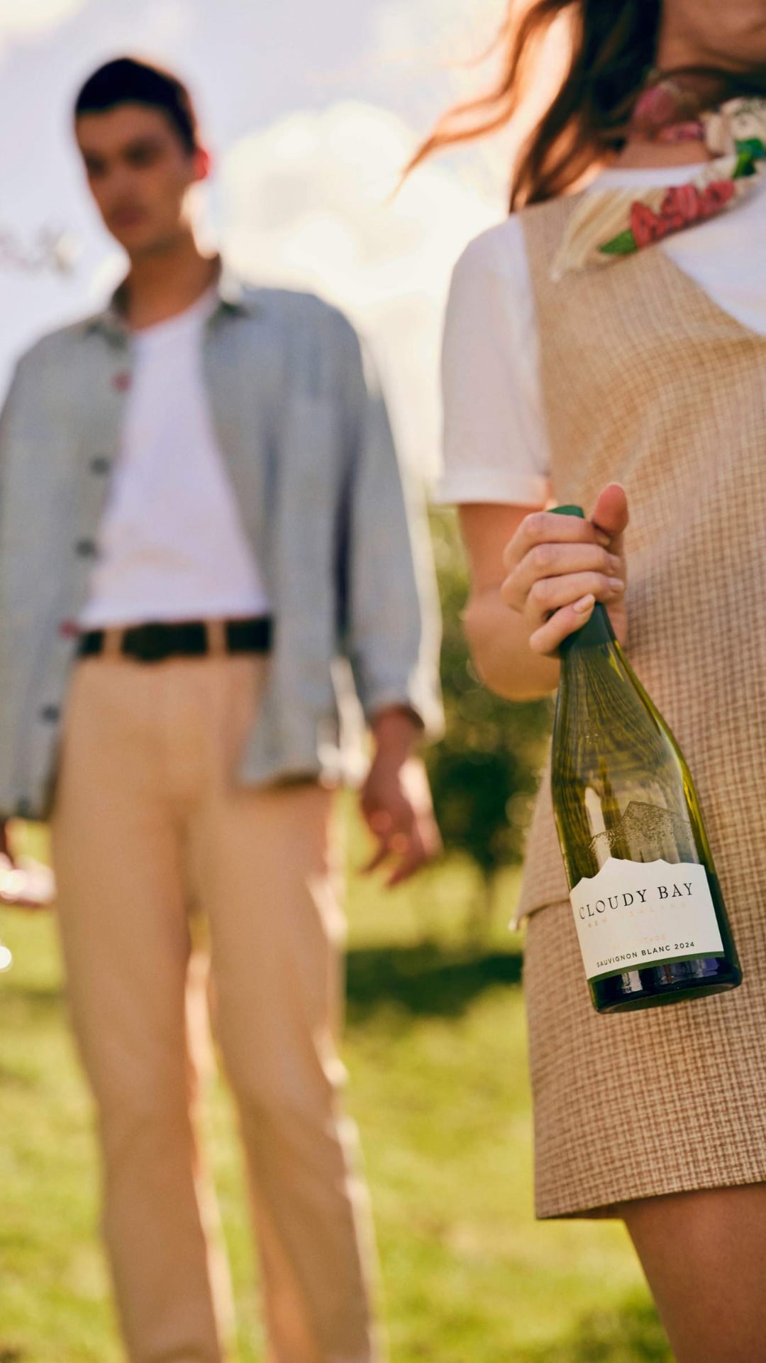 couple enjoying sauvignon blanc
