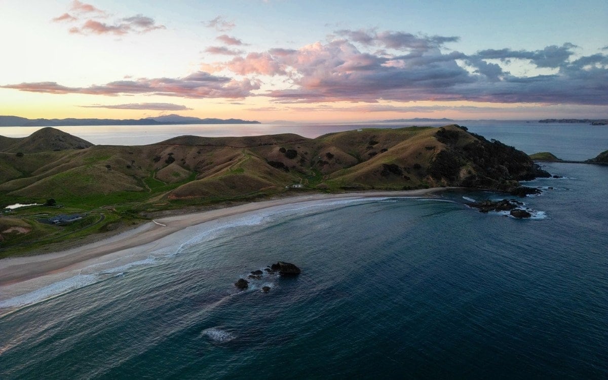 Salty and briny with gorgeous soft salt crystals, Opito Bay Salt is a reflection of the natural trace elements and minerals present in this nutrient filled Coromandel sea water.