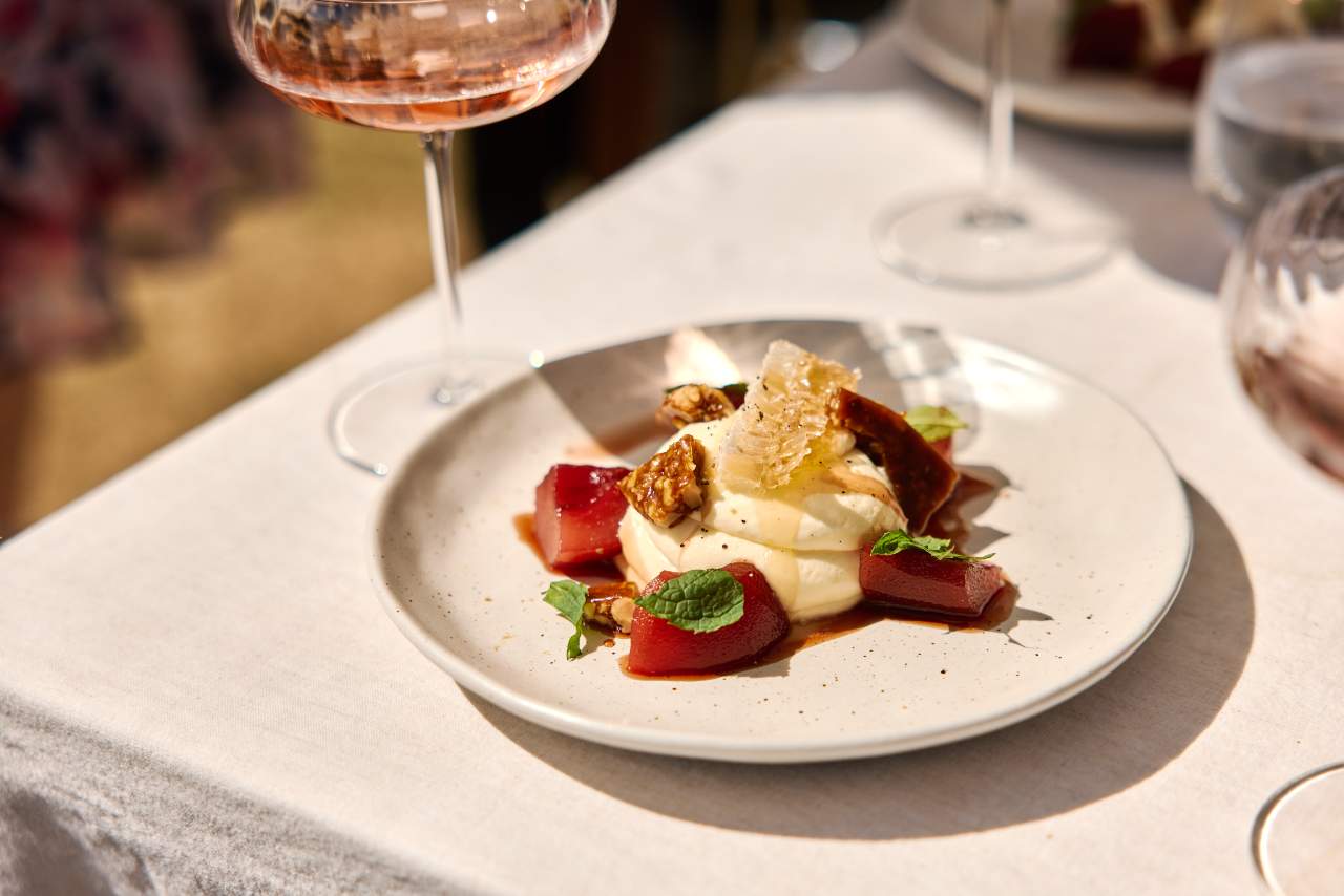 pavlova-on-table