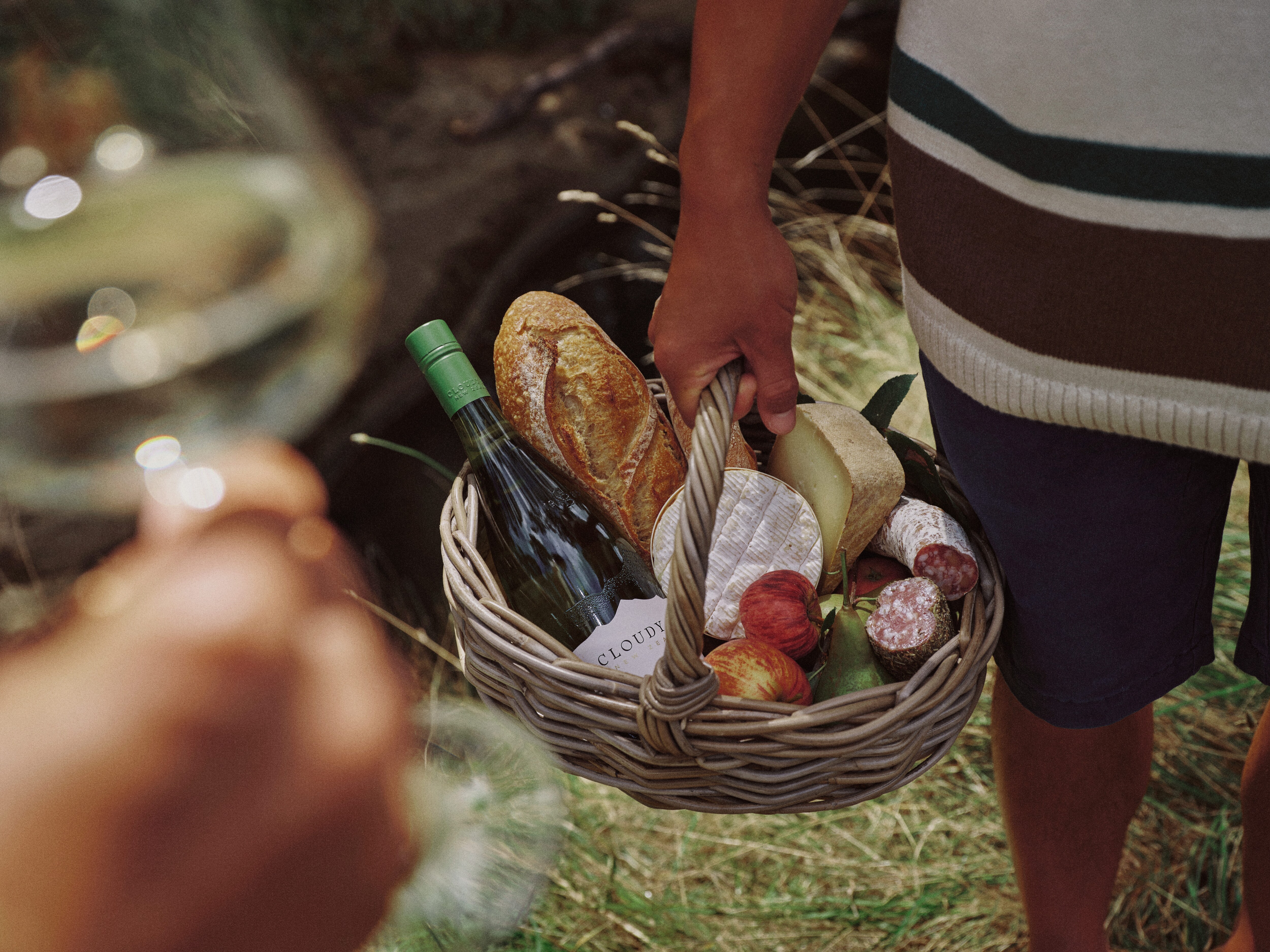 picnic-basket-with-wine