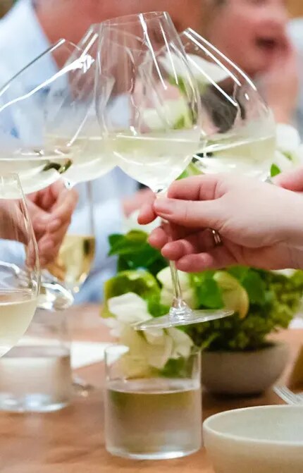 cheers-moment-at-event