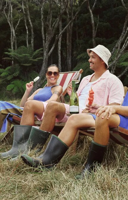 Friends enjoying a glass of Cloudy Bay outdoors