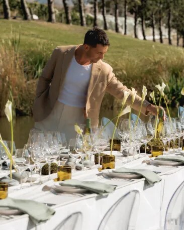 steve_setting_table
